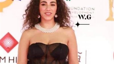 بطلة مسلسل بـ ”100 وش”  تحضر ختام مهرجان القاهرة بفستان يشبه ”قميص النوم”