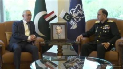 سفير مصر يبحث مع رئيس أركان القوات البحرية الباكستانية تعزيز التعاون الثنائى