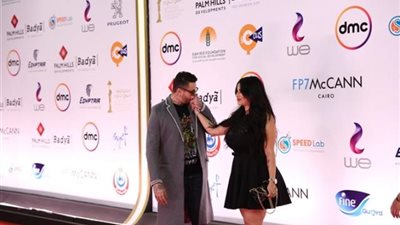 أحمد الفيشاوى يظهر بـ”تي شيرت” يتخطى سعره 7 آلاف جنيه في ختام القاهرة السينمائي