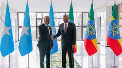 الأزمة الصومالية الإثيوبية على صفيح ساخن.. طرد سفير أديس أبابا وغلق قنصليتين