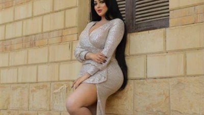 سلمى الشيمي بفستان فضي مثير: بتلوموني على ايه (صور)