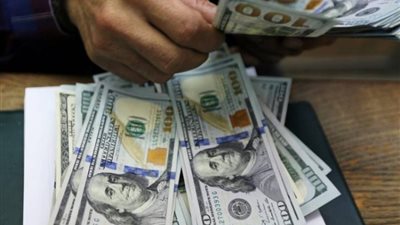 سعر الدولار اليوم الجمعة 5-4-2024 مفاجأة جديدة في السوق السوداء
