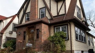 عاش فيه طفولته وباعه منذ عامين .. أمريكيون يدشنون حملة تبرع لشراء منزل ترامب وإهدائه إليه