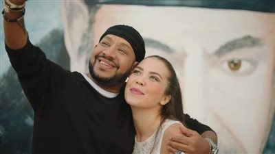 بالفيديو.. عصام كاريكا يعود للغناء بـ”حياتي ارتاحت”