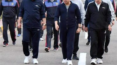 ارتدي  الزي الرياضي وشارك في الأنشطة وتناول الإفطار مع الطلاب .. ننشر صور زيارة الرئيس للكلية الحريية