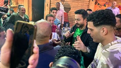 حمادة هلال يحتفل مع أهالي منطقته بالنجاح الكبير لـ المداح 4
