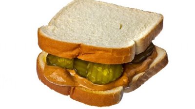 منها الخبز الأبيض.. لا تتناول هذه الأطعمة في وجبة العشاء