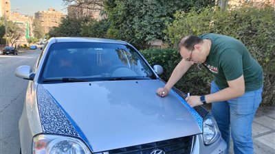 «حلمي ارسم على طيارة»، محمود أعاد نشر ثقافة الخط العربي من خلال أقلام الدوكو