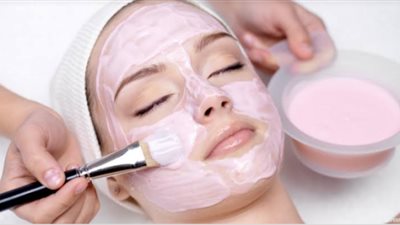 من المنزل ونتائجها مبهرة.. خلطات طبيعية لتبييض البشرة