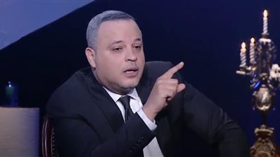 ”كنت خطيب زينة وجبتها من شعرها ومنعتها تمثل“.. أبرز تصريحات تامر عبد المنعم مع العرافة