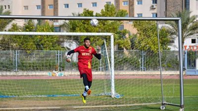 تصعيد حارس شباب سيراميكا بعد إصابة محمد جمال