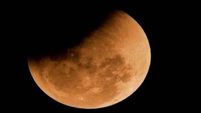 يستمر لمدة ساعة ويمكن رؤيته بالعين المجردة.. تعرف علي موعد أول خسوف للقمر في 2024