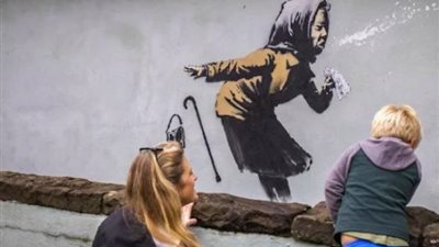 جدارية المرأة التي تعطس.. زيادة لأسعار المنازل وتوعية بمخاطر كورونا