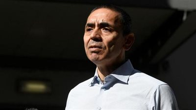 أقرب مما تتخيلون.. مكتشف لقاح كورونا يحدد موعد نهاية الوباء الملعون