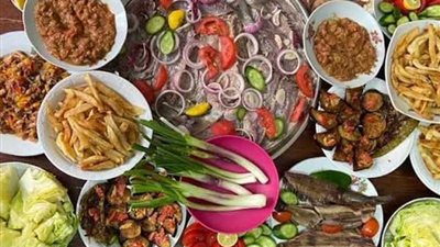 في عيد الفطر.. فئات ممنوعة من تناول الرنجة والفسيخ