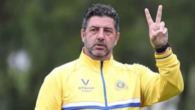 تقارير: الشرط الجزائي يؤخر إقالة البرتغالي فيتوريا من تدريب النصر السعودي