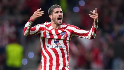 30 دقيقة.. أتلتيكو مدريد يتقدم ضد دورتموند بهدف دي بول في دوري الأبطال