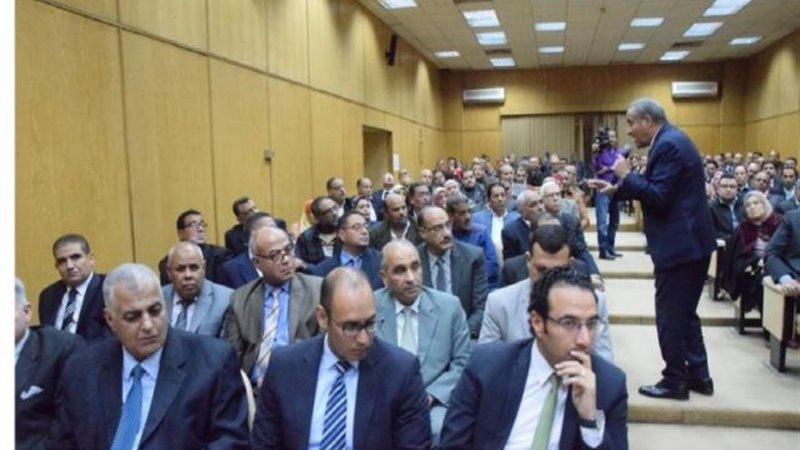 وزير التموين يجتمع