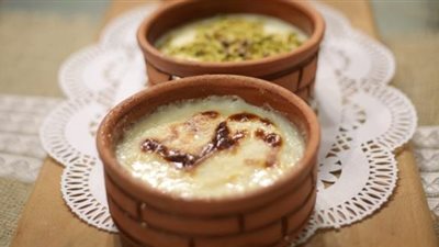 «زي المطاعم».. كيفية إعداد المهلبية في الفرن