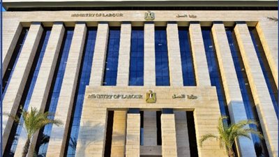 وزارة العمل تكشف مفاجآت حول رفع الحد الأدنى للأجور بالقطاع الخاص