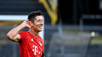 إنجازات ليفاندوفسكي تتحدى شهرة ميسي ورونالدو على جائزة ”الأفضل”