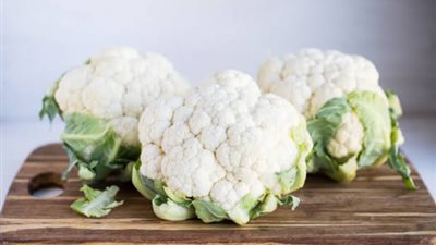 في دقائق معدودة.. تعرفي على أسهل طريقة لتقطيع القرنبيط