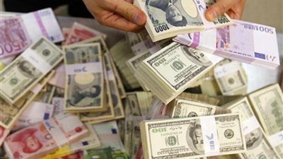 الدولار يتخطى 48 جنيهًا.. قفزة هائلة في أسعار العملات بختام التعاملات