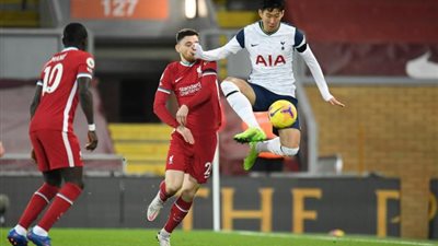 15 دقيقة.. ليفربول يهدد توتنهام برأسية فيرمينيو