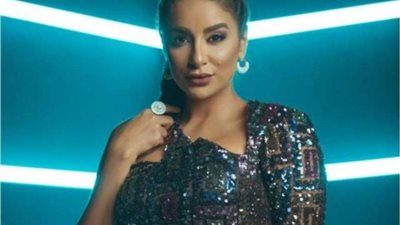 شاهد.. المذيعة جوري بكر بفستان جرىء ومثير