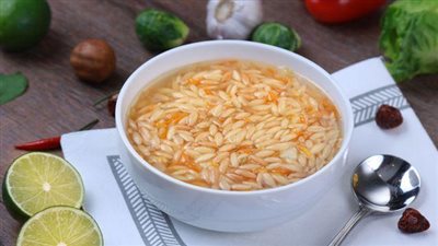 بالكرفس والزعتر.. أسهل طريقة لعمل شوربة لسان عصفور