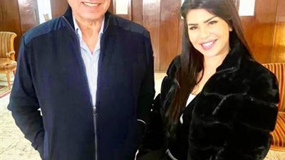 بالصور.. نهاوند سري تهنئ النادي الأهلى بـ«الثلاثية» خلال زيارتها لمقر القلعة الحمراء