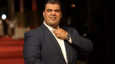 أحمد فتحي يجسد تاجر خردة في فيلم أسود ملون