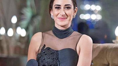 أمينة خليل بإطلالة مثيرة على ”إنستجرام”