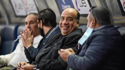 مصيلحى ومجلسه يدعمون فريق الكرة قبل لقاء سموحة