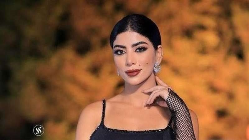 كارولين عزمي
