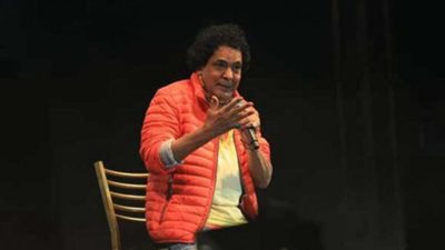 عاجل.. الكينج محمد منير يوجه رسالة مؤثرة إلي المصريين من غرفة ”العناية المركزة ”