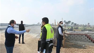 بالصور.. تفاصيل تفقد السيسي أعرض محور مروري في الشرق الأوسط