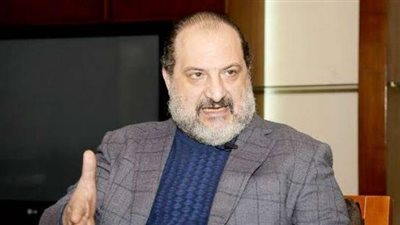 خالد الصاوي نجم الترند.. الكبارية سبب فصله من المدرسة.. زوجته ”بتعض”.. يعشق الأسلحة وترك المحاماة من أجل الفن