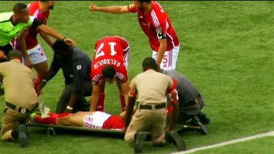 بعد خروجه بإصابة في الرأس.. مضاعفات صحية قد تمنع أكرم توفيق من اللعب