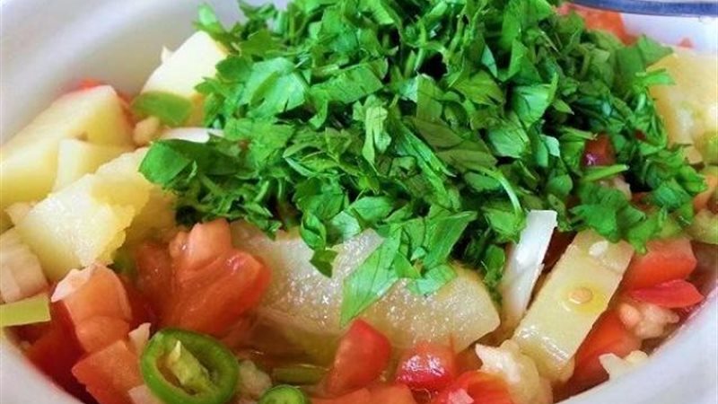 سلطة البطاطس المسلوقة