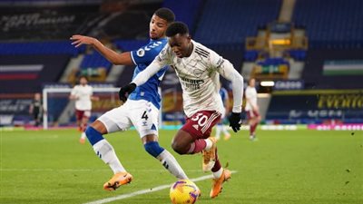 إيفرتون يعمق جراح أرسنال ويهزمه بهدفين في الدوري الإنجليزي