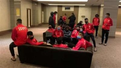 منتخب الشباب يصل مطار القاهرة بعد رحلة تونس ”المشؤمة”