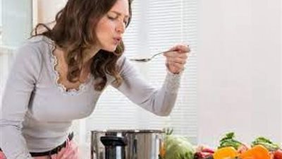 الإفتاء تكشف حكم النفخ في الطعام و الشراب