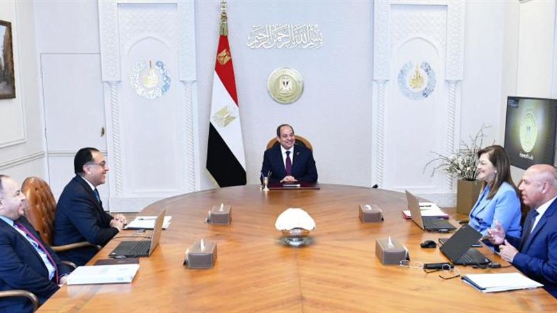الرئيس السيسي يجتمع