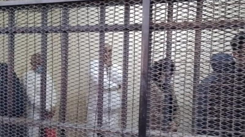 محاكمة 12 متهمين