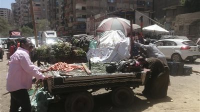 بالصور.. إزالة سوق عشوائي للباعة الجائلين ببولاق الدكرور