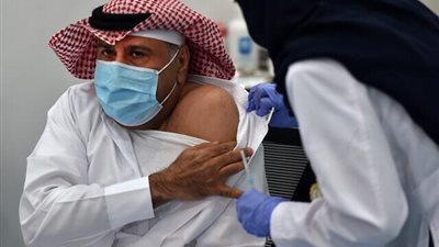 حقيقة ظهور أعراض جانبية خطيرة بعد الجرعة الأولي من لقاح كورونا.. ووزارة الصحة ترد