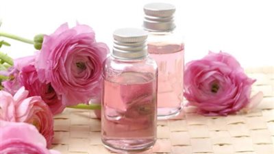 زيت الورد.. الحل السحري لجمال البشرة والشعر