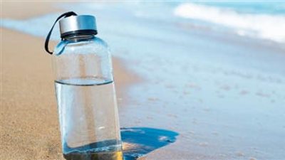 دراسة تحذر من زجاجات الماء القابلة لإعادة الاستخدام.. وهذه نصائح لعدم تراكم البكتيريا