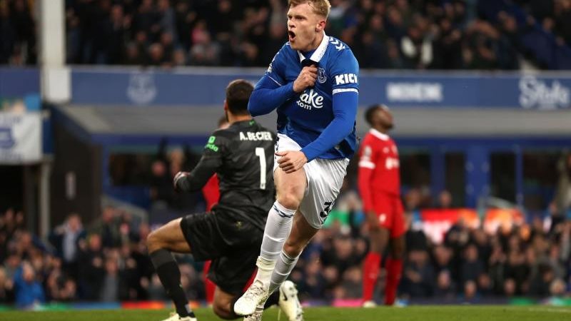 ليفربول وإيفرتون